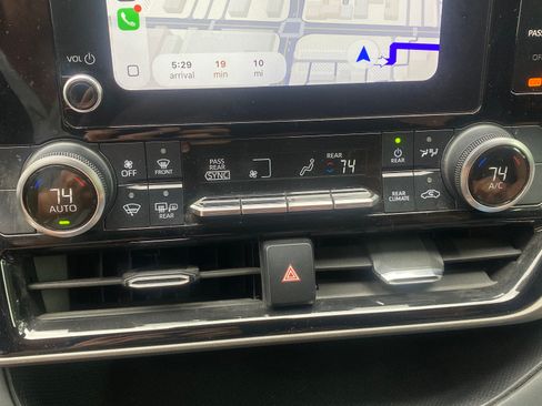 Used 2023 Toyota Highlander L FWD image 12