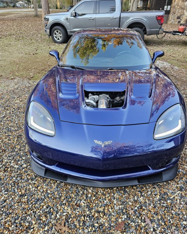Used 2007 Chevrolet Corvette Coupe w/ Performance Package RWD image 2