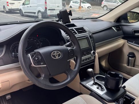 Used 2012 Toyota Camry LE FWD image 17