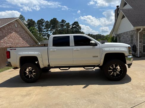 Used 2018 Chevrolet Silverado 1500 LT w/ Texas Edition AWD/4WD image 2