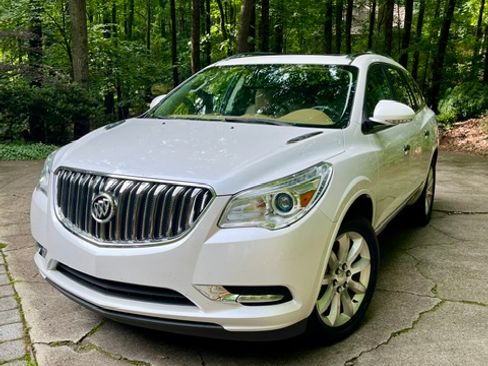 Used 2017 Buick Enclave Premium w/ Experience Buick Package FWD image 4