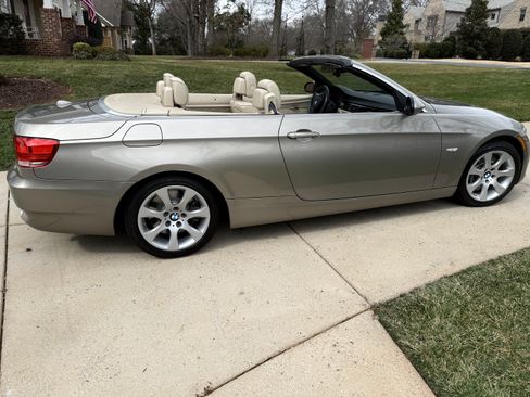 Used 2009 BMW 335i Convertible image 9