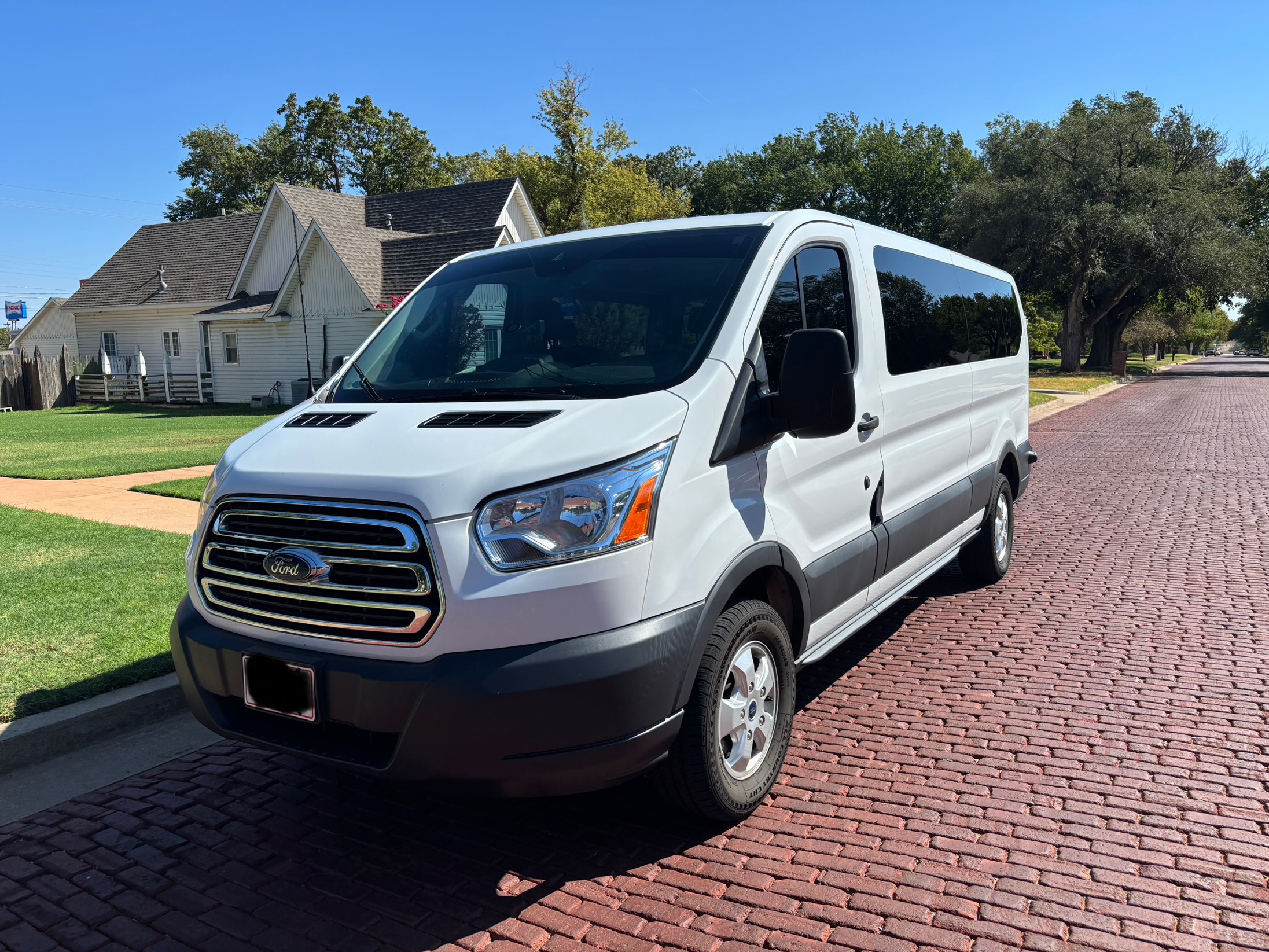 Used 2017 Ford Transit 350 XLT RWD image 1