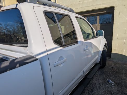 Used 2008 Nissan Frontier LE w/ Leather Pkg image 10