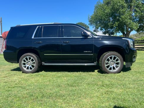 Used 2017 GMC Yukon Denali RWD image 2