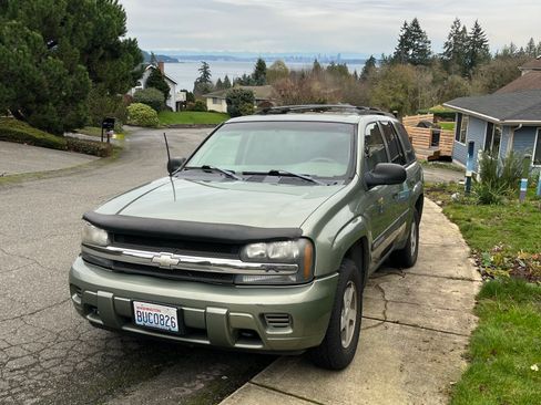 Used 2004 Chevrolet TrailBlazer LS w/ LS Preferred Equipment Group image 1