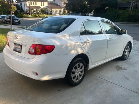 Used 2010 Toyota Corolla LE FWD image 5