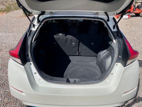 Used 2020 Nissan Leaf SV w/ SV Technology Package FWD image 14