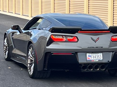 Used 2015 Chevrolet Corvette Z06 w/ 3LZ Preferred Equipment Group image 11