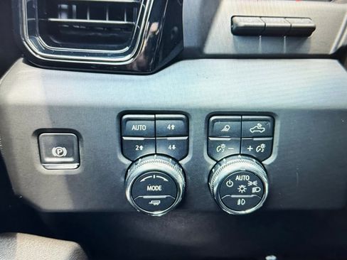 Used 2022 GMC Sierra 1500 AT4 w/ AT4 Premium Package AWD/4WD image 12