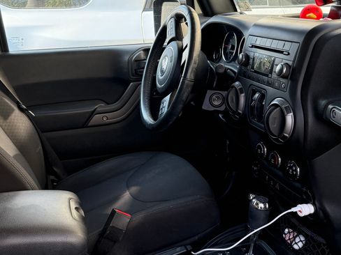 Used 2017 Jeep Wrangler Unlimited Sport w/ Quick Order Package 24S image 10