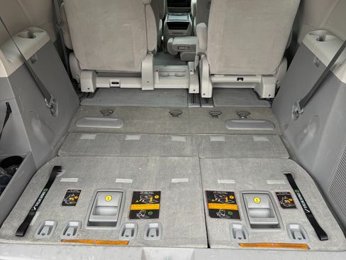 Used 2013 Toyota Sienna LE image 6