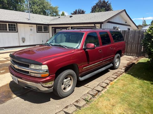 Used 2002 Chevrolet Suburban LT AWD/4WD image 6