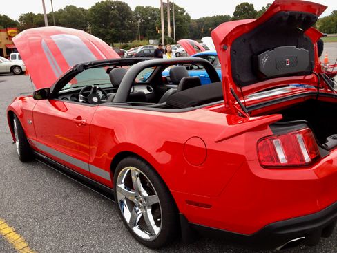 Used 2011 Ford Mustang GT Premium w/ Security Pkg image 5