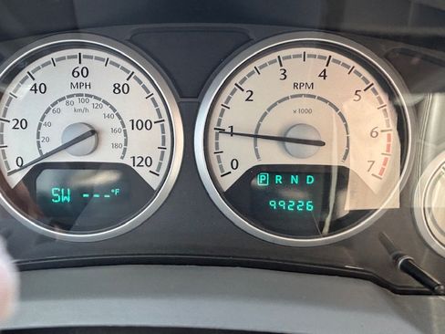 Used 2010 Chrysler Town & Country Touring w/ Heated Seat Group image 11