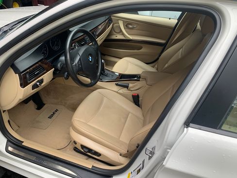 Used 2011 BMW 328i xDrive Sedan image 12