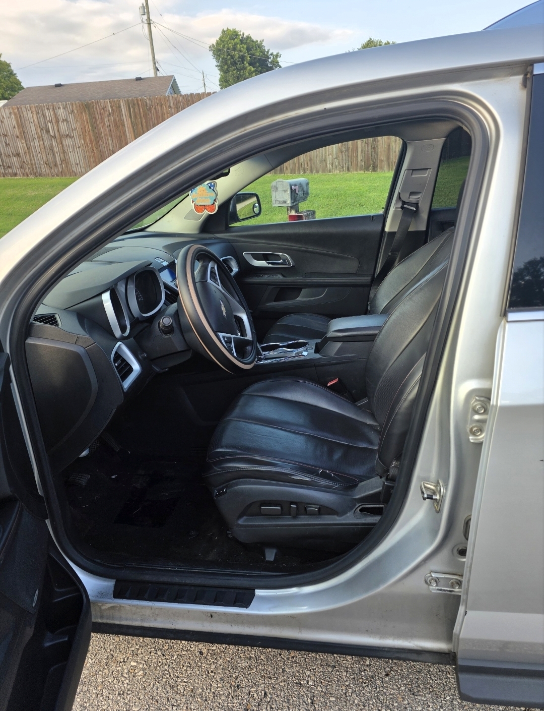Used 2011 Chevrolet Equinox LTZ FWD image 6