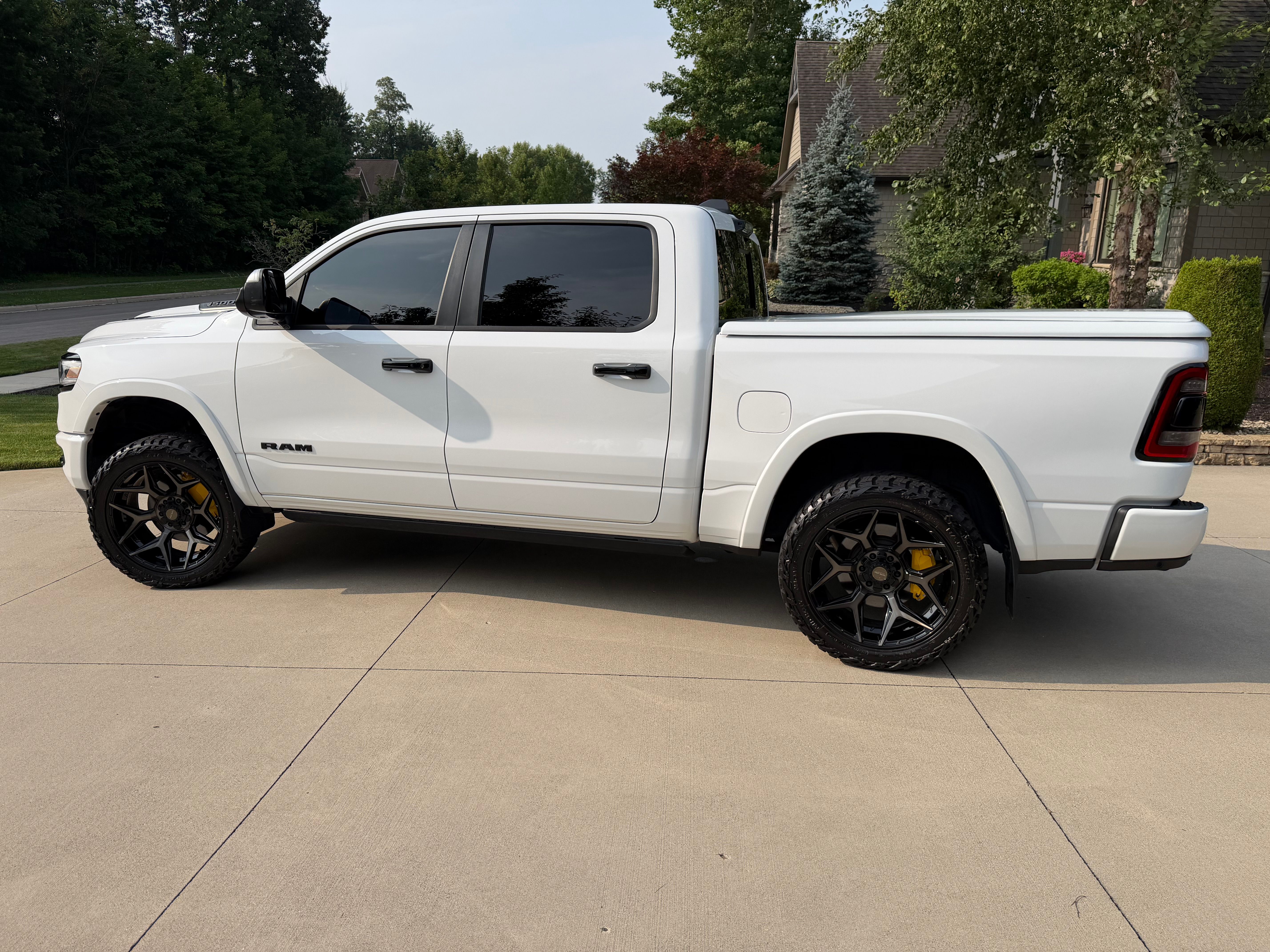 Used 2024 RAM 1500 Limited AWD/4WD image 5