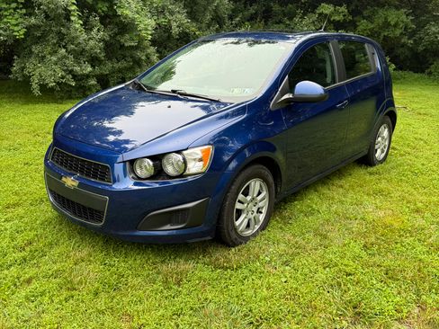Used 2014 Chevrolet Sonic LT w/ Fun and Sun Package FWD image 4