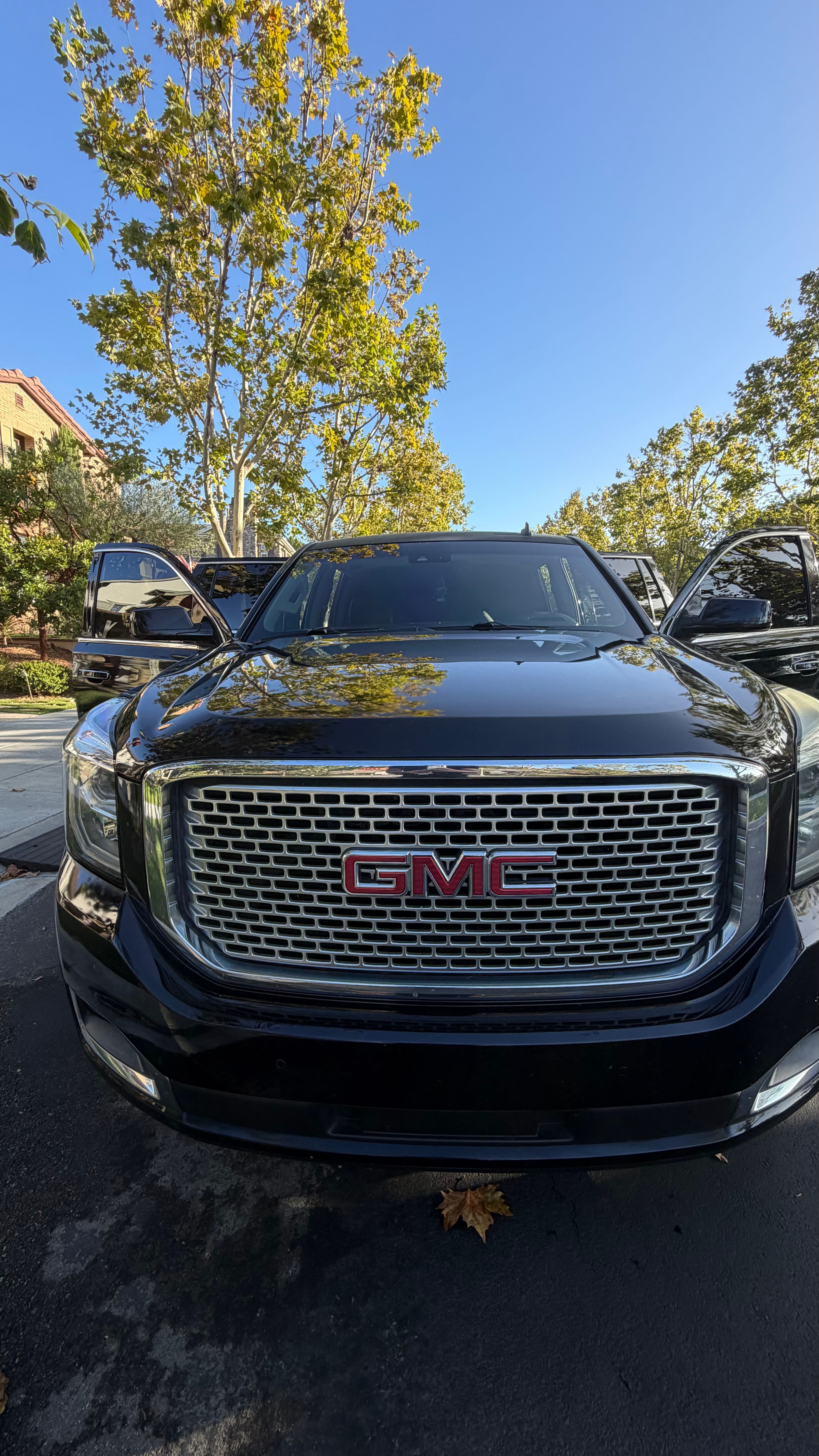 Used 2015 GMC Yukon Denali w/ Touring Package AWD/4WD image 9
