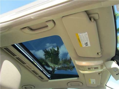 Used 2010 Mercedes-Benz C 300 Sedan image 2