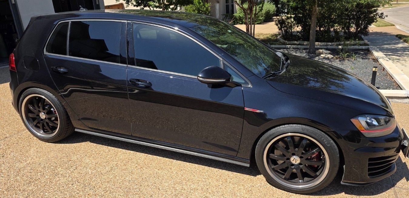 Used 2017 Volkswagen GTI Autobahn FWD image 2