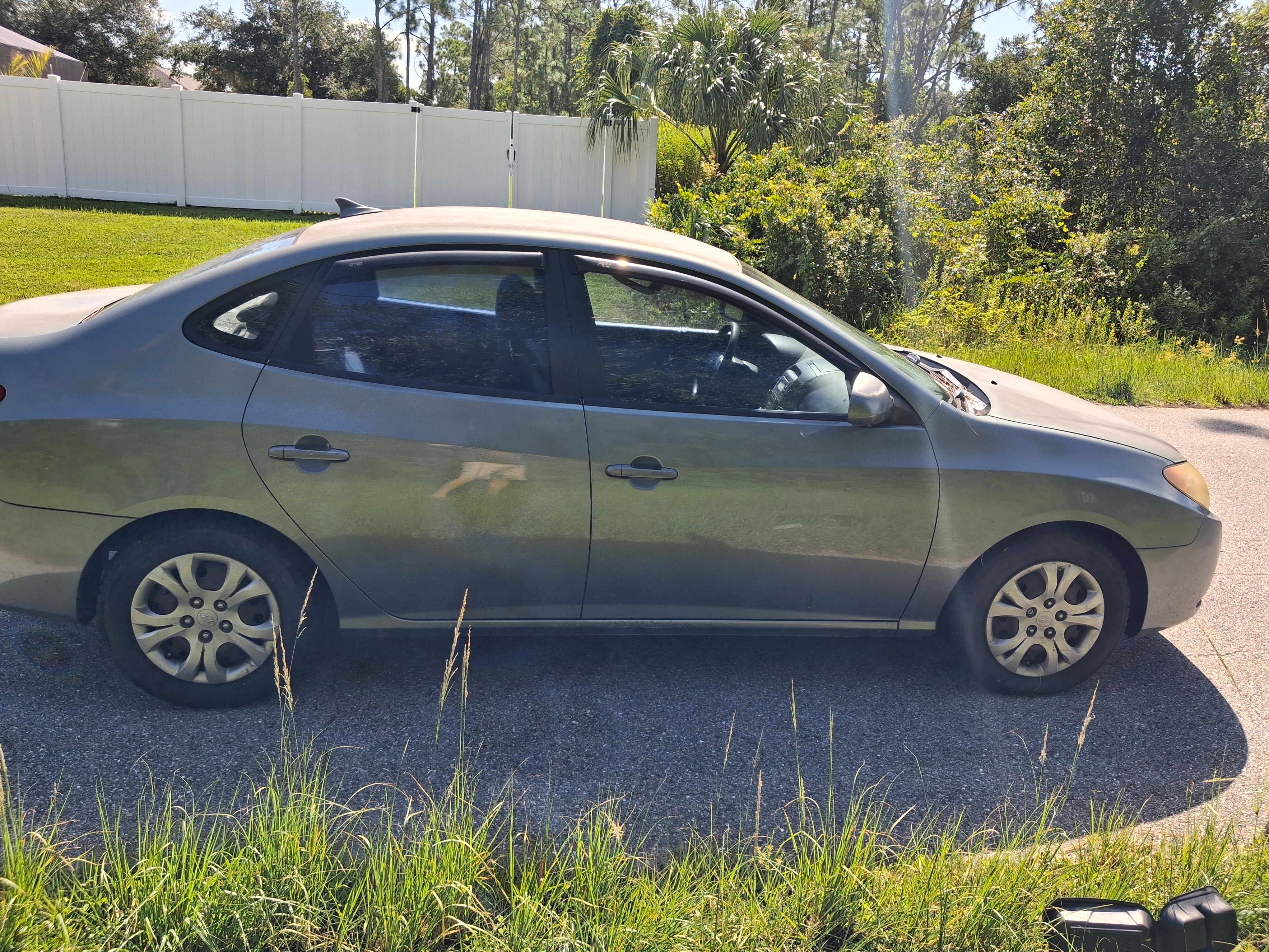 Used 2010 Hyundai Elantra GLS FWD image 4