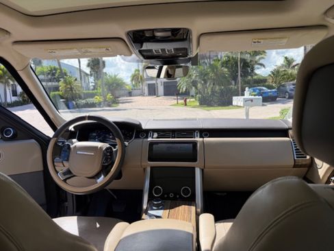 Used 2019 Land Rover Range Rover HSE image 1