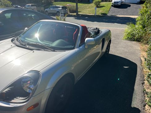 Used 2000 Toyota MR2 image 4