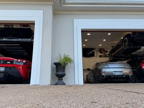 Used 2006 Aston Martin V8 Vantage Coupe 2D image 2