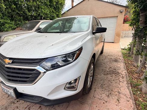 Used 2020 Chevrolet Equinox LS image 1