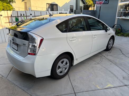 Used 2011 Toyota Prius Four w/ Solar Roof Pkg FWD image 9
