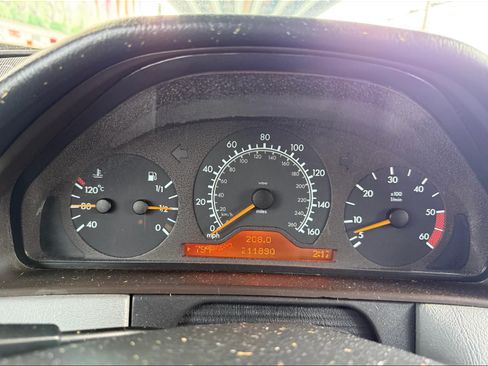 Used 1998 Mercedes-Benz E 300 Sedan image 4