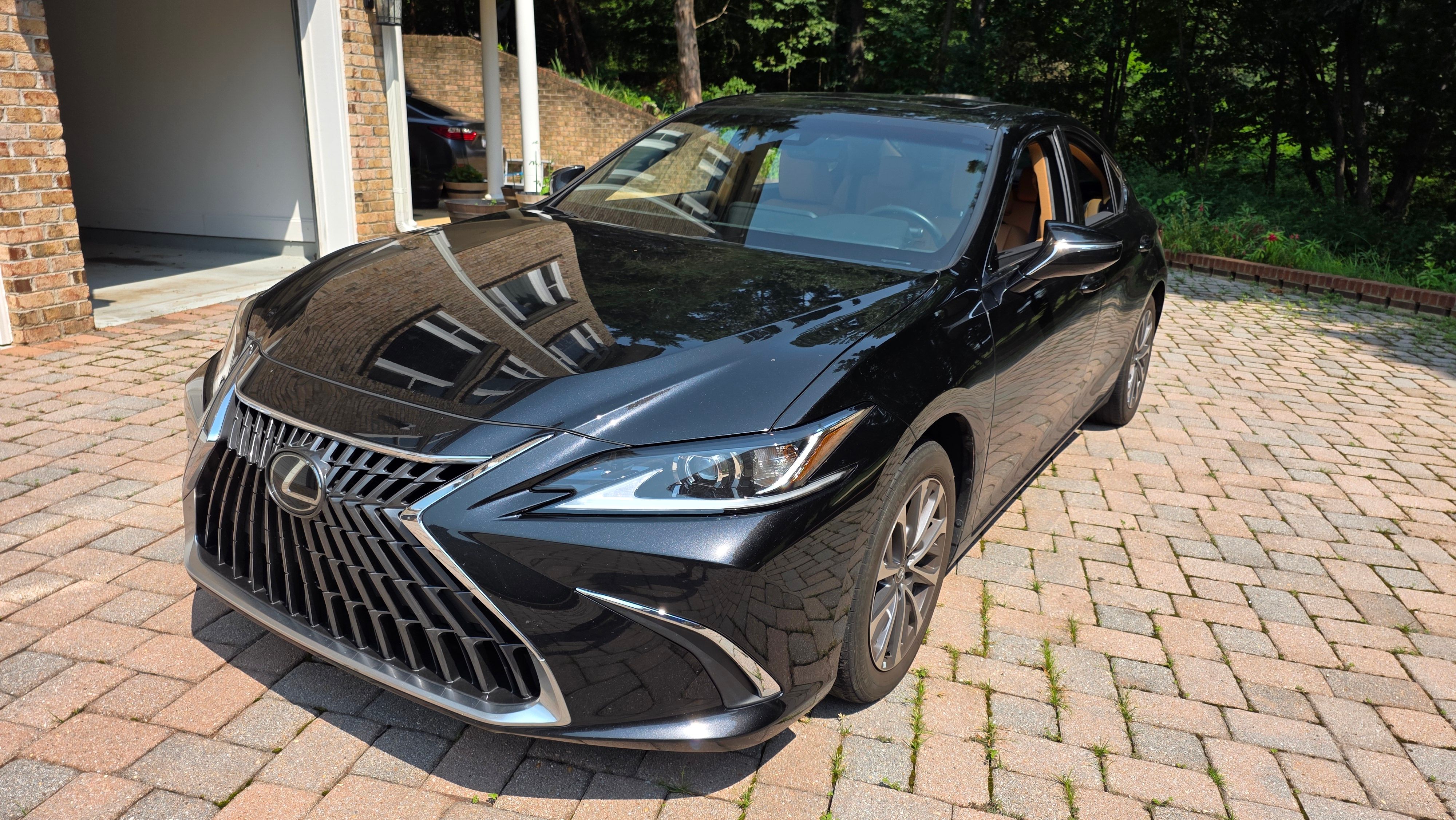 Used 2023 Lexus ES 350 w/ Accessory Package (Z1) FWD image 4
