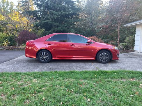 Used 2012 Toyota Camry SE image 4