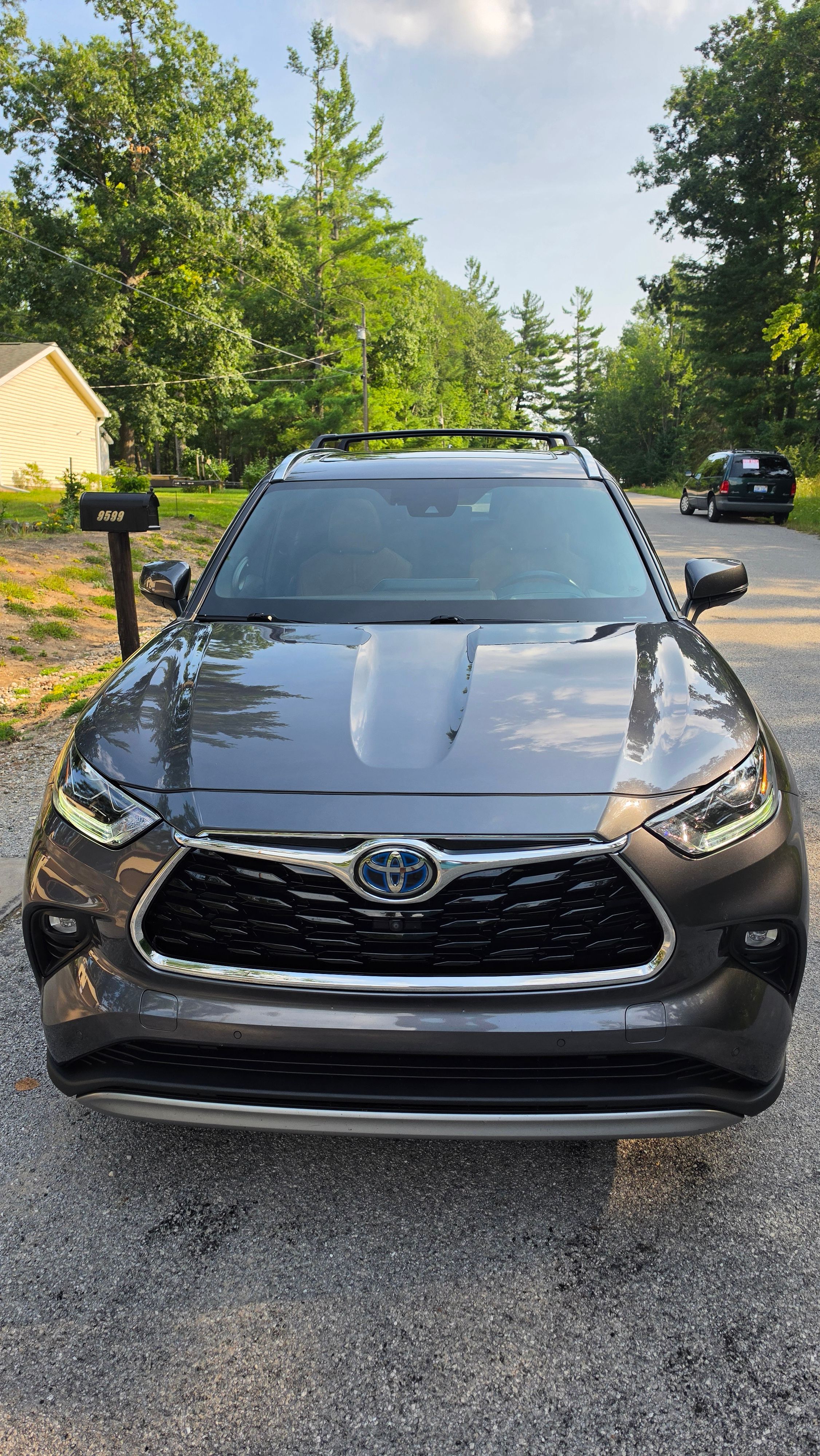 Used 2021 Toyota Highlander Platinum AWD/4WD image 1
