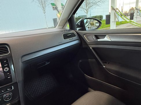 Used 2019 Volkswagen e-Golf SE w/ Driver Assistance Package image 4