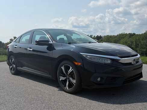 Used 2016 Honda Civic Touring image 6