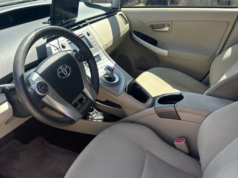 Used 2015 Toyota Prius Two FWD image 2