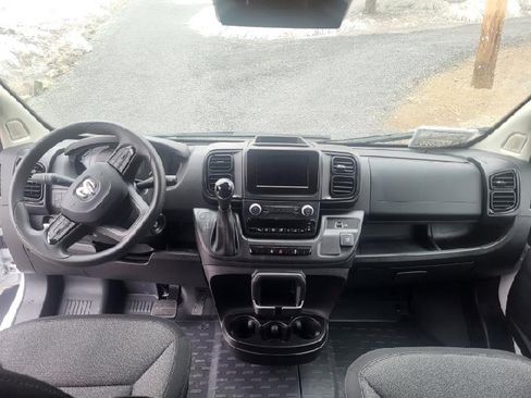 Used 2024 RAM ProMaster 2500 w/ Convenience Group image 4