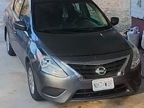 Used 2016 Nissan Versa S Plus FWD image 1