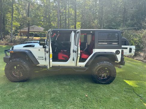 Used 2018 Jeep Wrangler Unlimited Sport S image 5