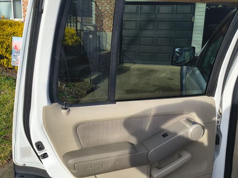 Used 2007 Ford Explorer XLT image 16