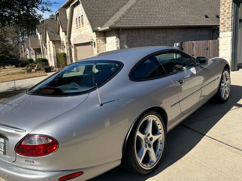 Used 2001 Jaguar XKR Coupe image 2