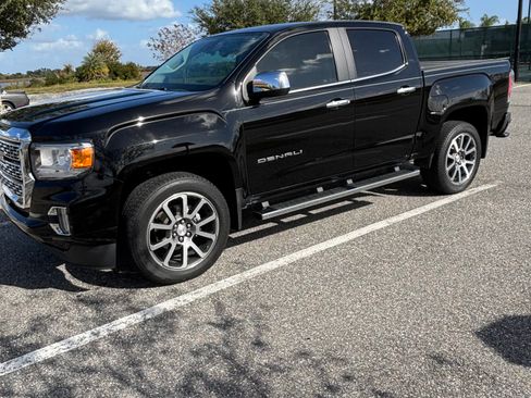 Used 2021 GMC Canyon Denali image 4