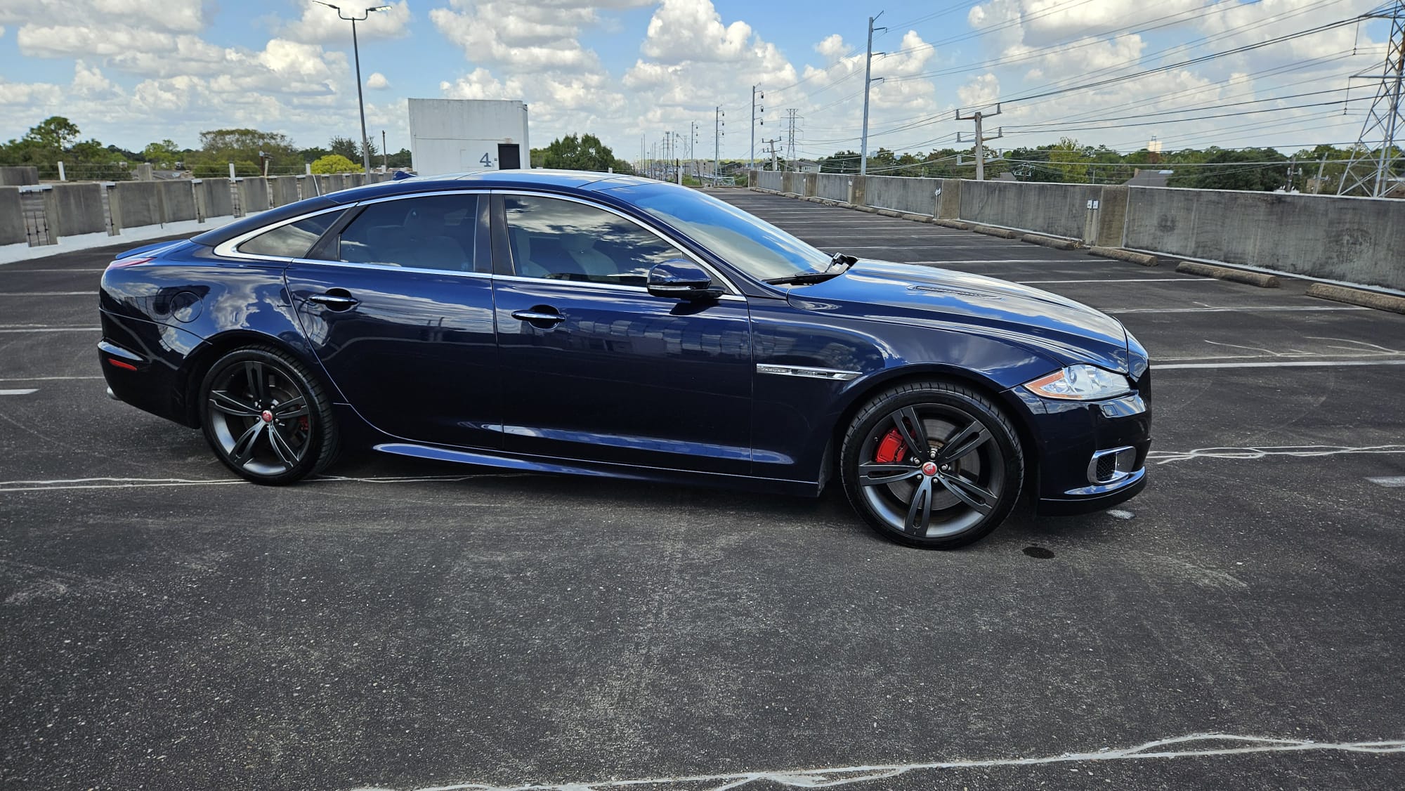 Used 2014 Jaguar XJ R RWD image 6