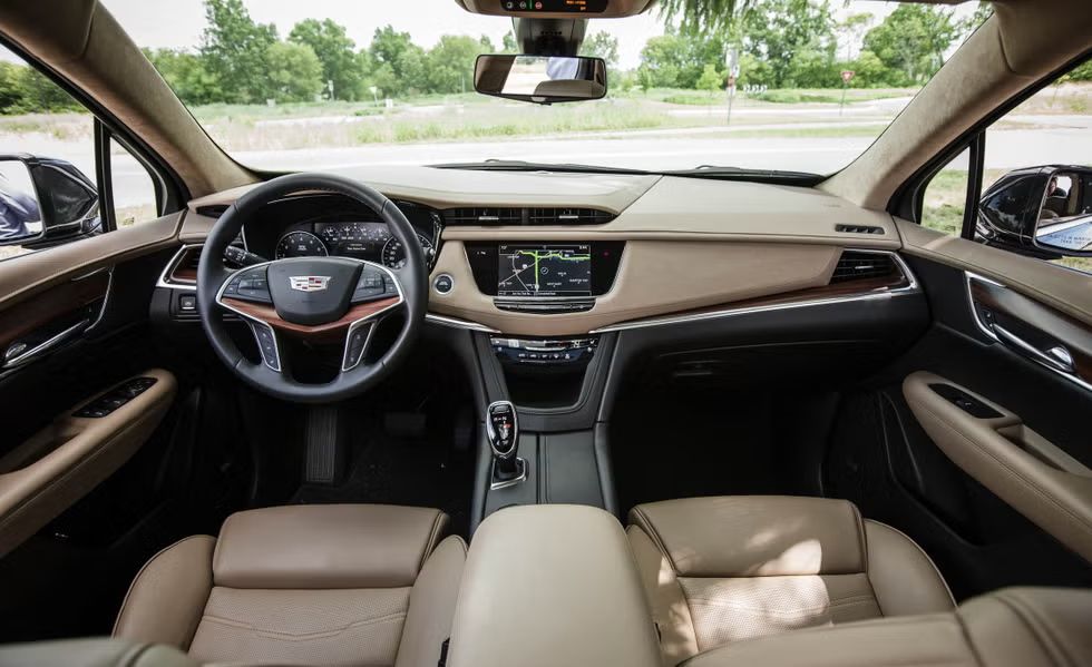 Used 2018 Cadillac XT5 Luxury w/ Driver Awareness Package AWD/4WD image 2