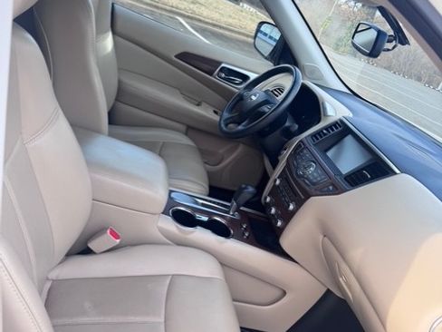 Used 2017 Nissan Pathfinder Platinum w/ Cargo Package image 14