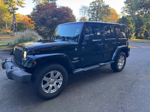 Used 2013 Jeep Wrangler Unlimited Sahara w/ Dual Top Group image 5