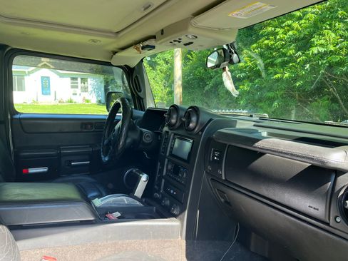 Used 2005 HUMMER H2 w/ Preferred Equipment Group AWD/4WD image 5